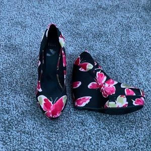 floral wedge